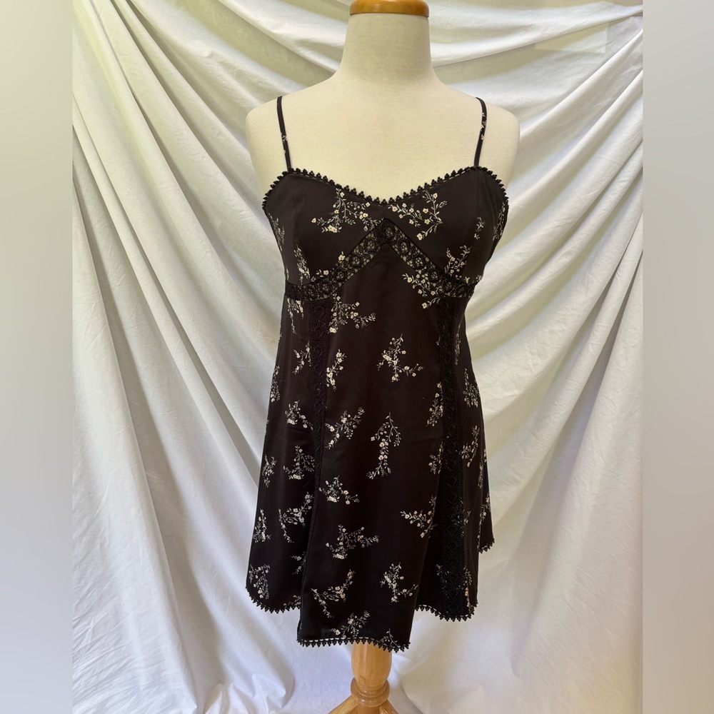 Urban Outfitters Black Floral Crochet Lace Dress M